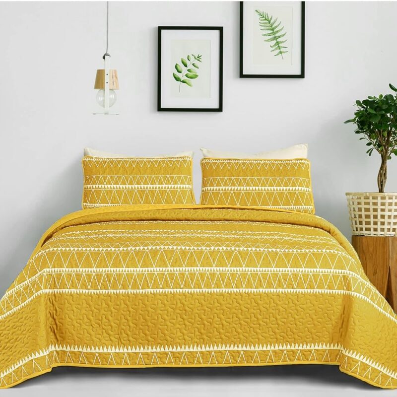 Yellow Quilt Set King, Boho Striped Triangle Printed Bedding Bedspread Coverlet Set, Soft Microfiber Lightweight Bohemian Quilt Set for Summer 3 Pieces (1 Quilt + 2 Pillowcases)...